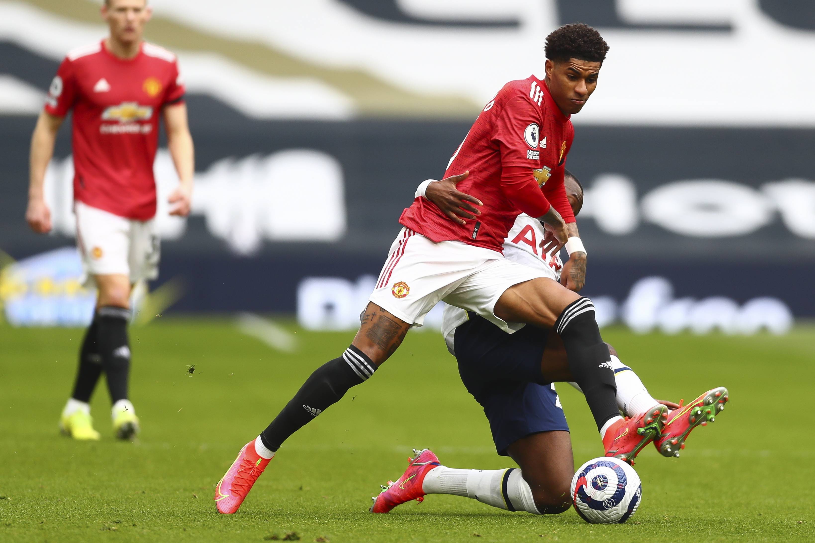 2024海峡两岸暨港澳帆船赛的轻松时刻.